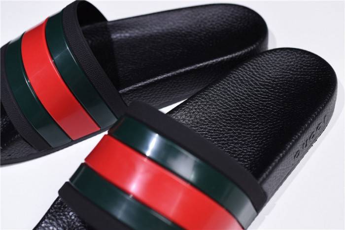 G*u*i slippers