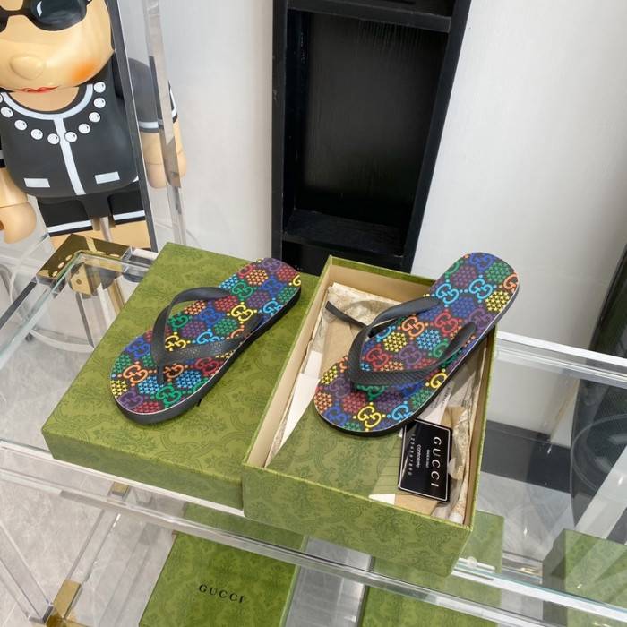 G*u*i slippers