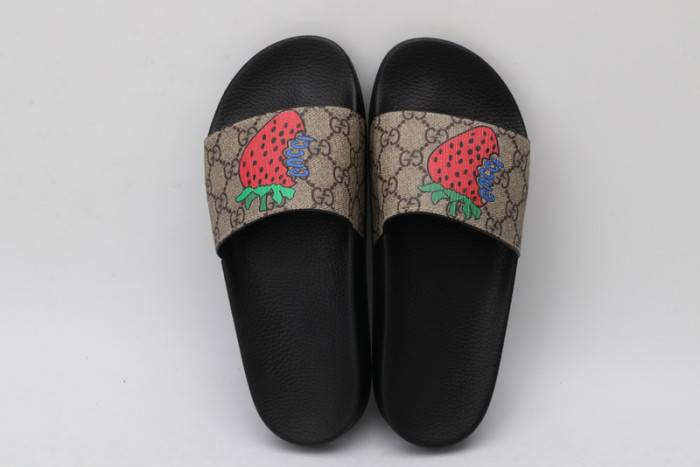 G*u*i slippers