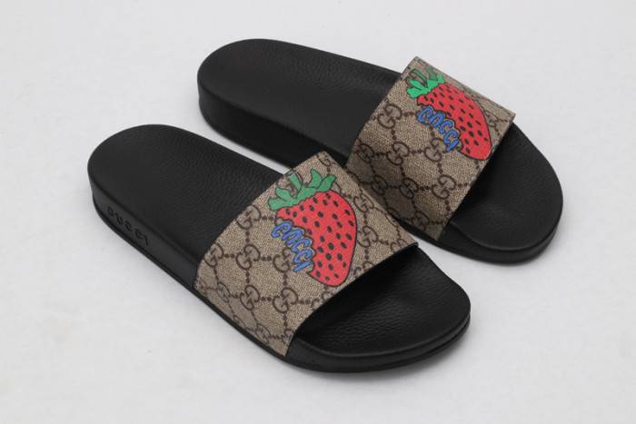 G*u*i slippers