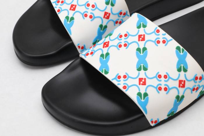 FEND1 SLIPPERS