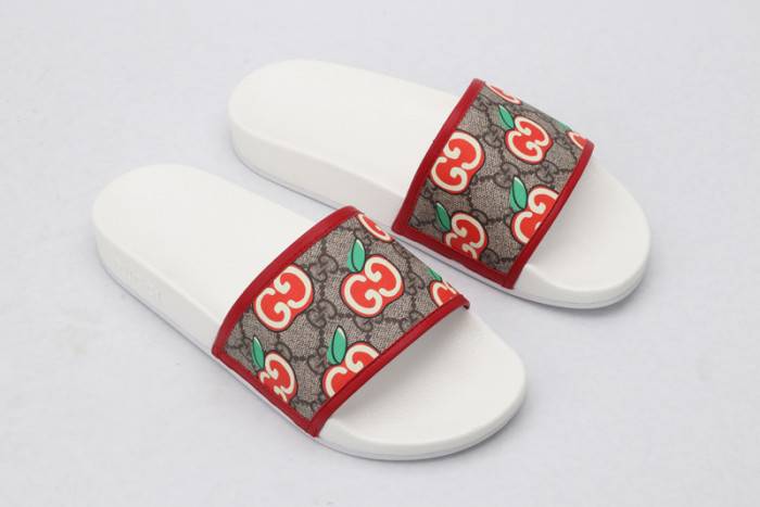G*u*i slippers