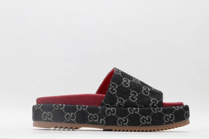 G*u*i slippers