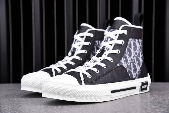 D10R B23 Oblique High Top Sneaker