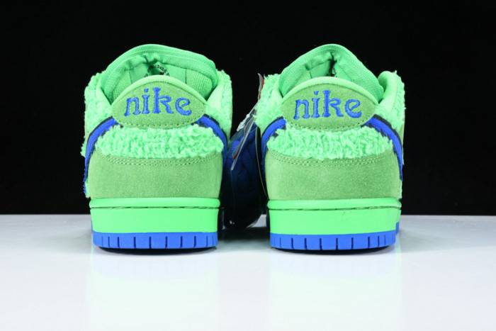 Grateful Dead x Nike SB Dunk Low “Green Bear” CJ5378-300