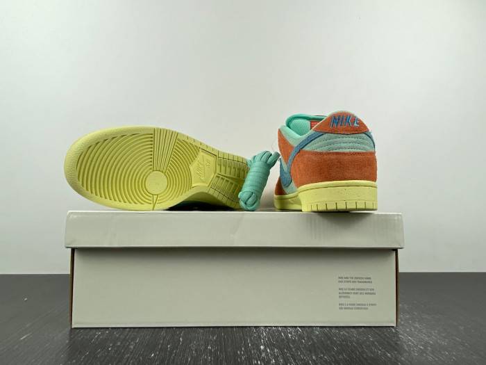 Nike SB Dunk Low Noise Aqua DV5429-800